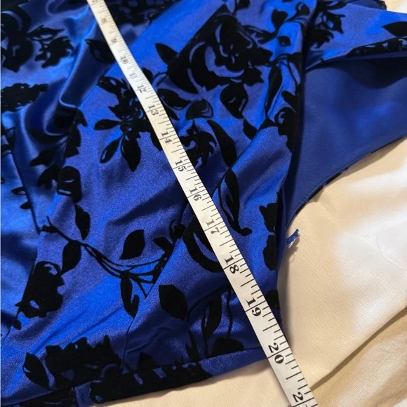 SLNY Size 16 Royal Blue Velvet Floral Maxi Gown Formal